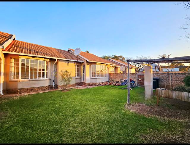 3 bed property to rent in NORKEM PARK